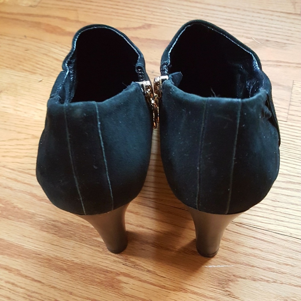 Dana Buchman Black Suede Ankle Booties Size 7 Med - Picture 4 of 6